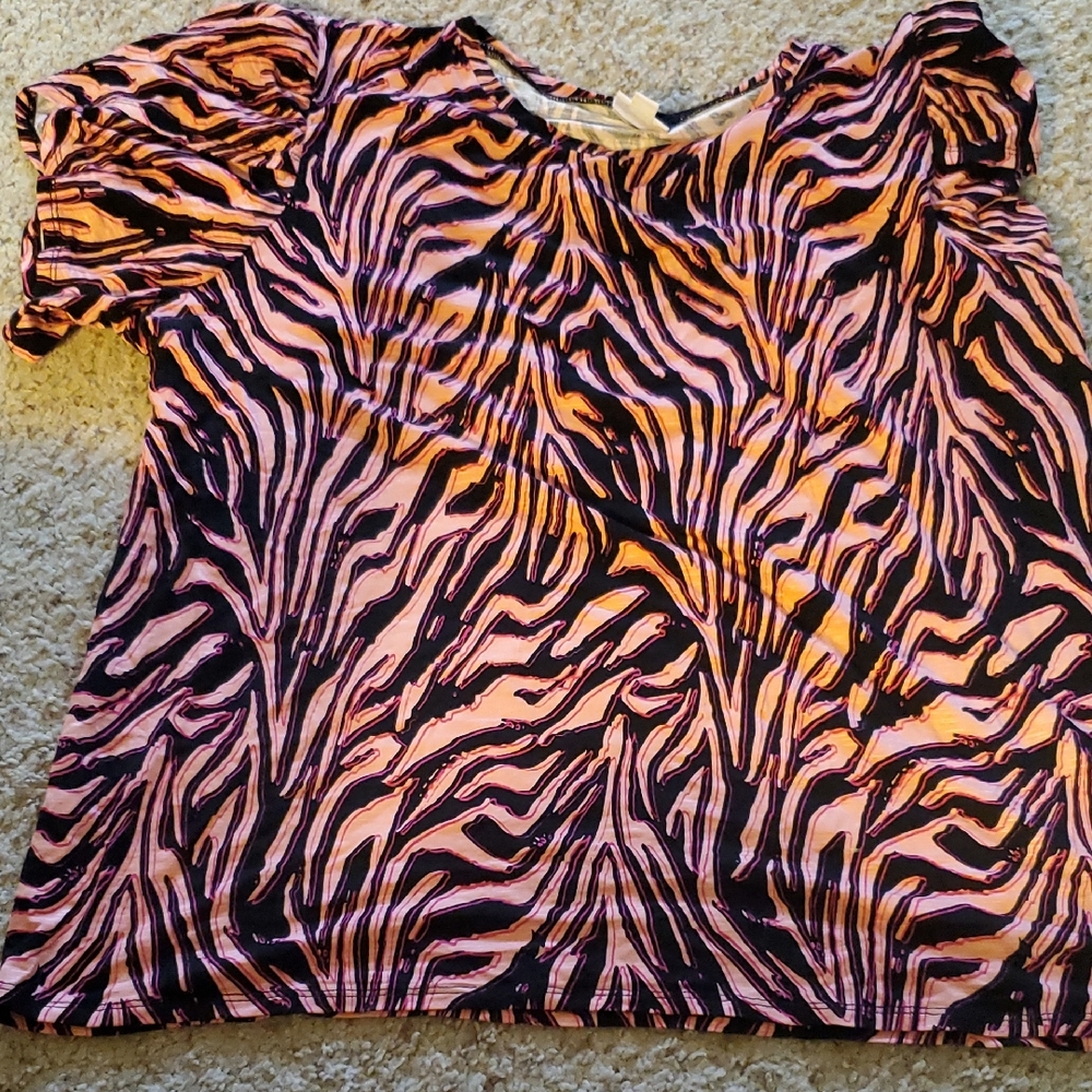 (CH) NWOT LuLaRoe Pink and Black Zebra Print Blouse